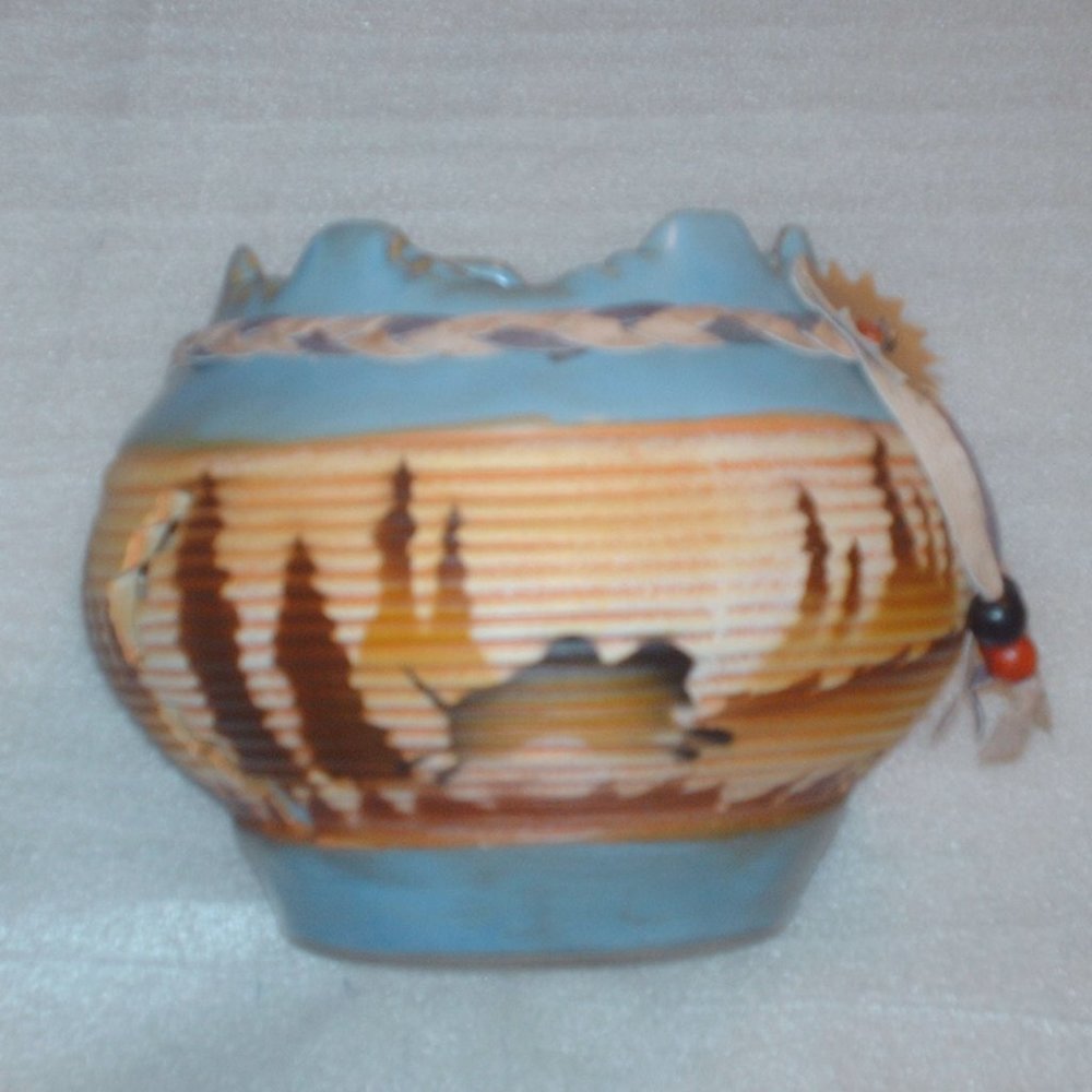Gorgeous & colorful Native American style pottery bowl with filigree design